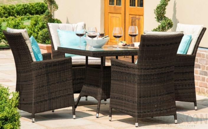 4 SEATER OUTDOOR DINING SET